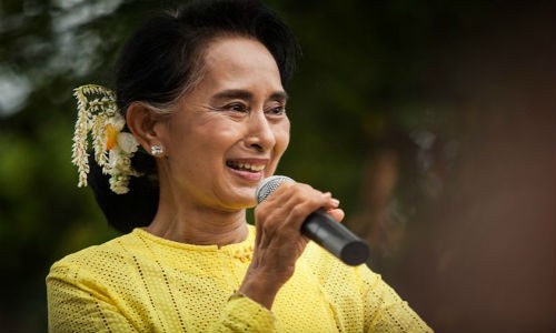 Ba Aung San Suu Kyi tro thanh Ngoai truong Myanmar