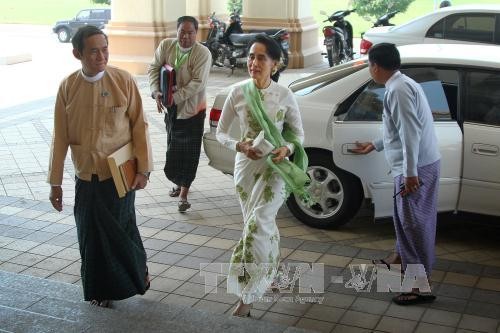 Quan doi Myanmar phan doi ba Suu Kyi lam “Co van nha nuoc“