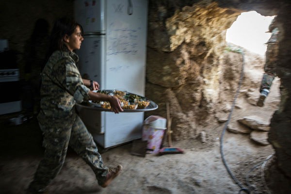 Hinh anh nu chien binh nguoi Kurd tan cong phien quan IS-Hinh-9