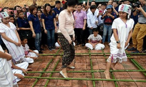 Cuu Thu tuong Thai xinh dep Yingluck tung “vu khi” dac biet-Hinh-2
