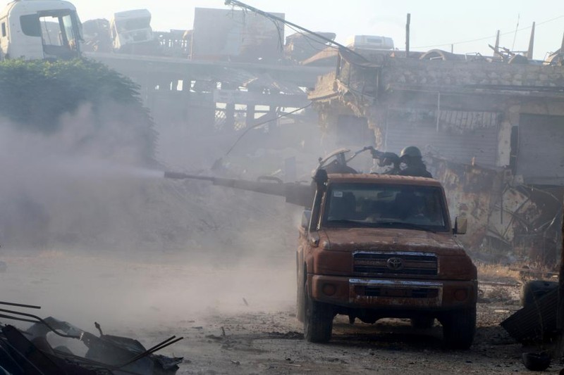 Canh quan doi Syria giao tranh ac liet phe noi day tai Aleppo-Hinh-13