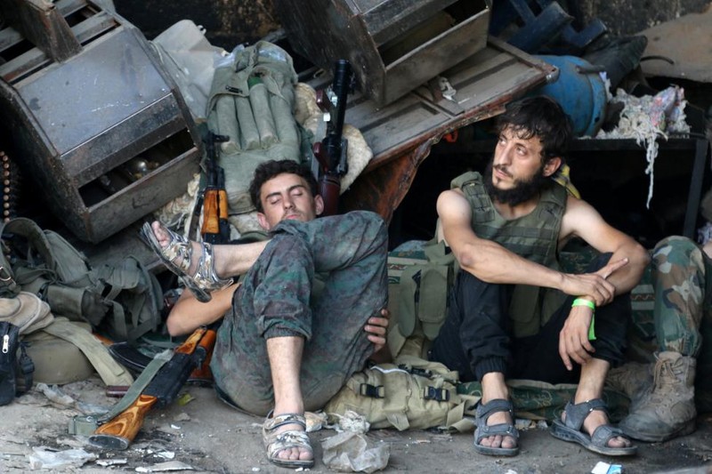 Canh quan doi Syria giao tranh ac liet phe noi day tai Aleppo-Hinh-4