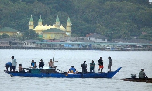 Chim thuyen o Indonesia 10 nguoi thiet mang