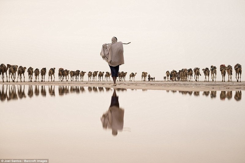 Canh lao dong nhoc nhan cua tho mo muoi Ethiopia-Hinh-6