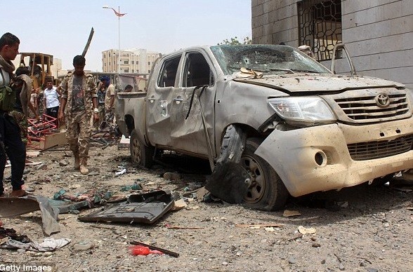 Hien truong vu danh bom kinh hoang o Yemen-Hinh-2