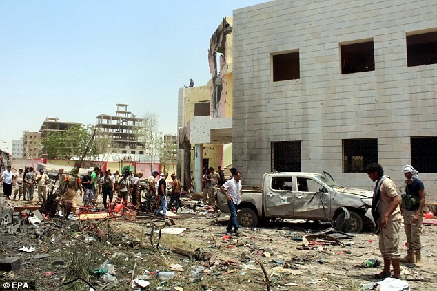 Hien truong vu danh bom kinh hoang o Yemen-Hinh-3