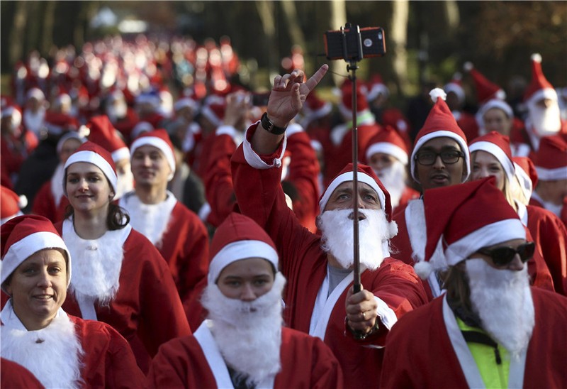 Hang nghin ong gia Noel thi chay Santa Run o London-Hinh-4