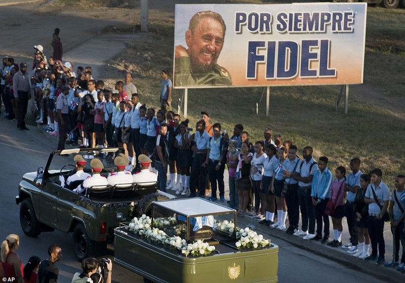 Nguoi dan Cuba nghen ngao tien dua lanh tu Fidel Castro
