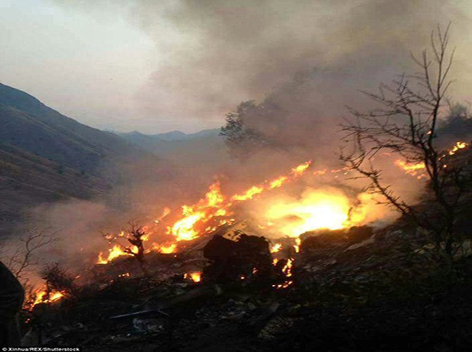 Hien truong tham khoc vu roi may bay o Pakistan-Hinh-10