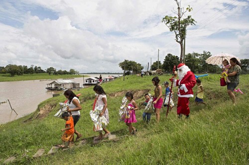 Nhung ong gia Noel 'la' khap noi tren the gioi-Hinh-10