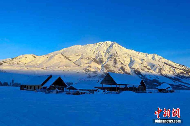 Tham ngoi lang “co tich” phu day tuyet trang o Tan Cuong-Hinh-9