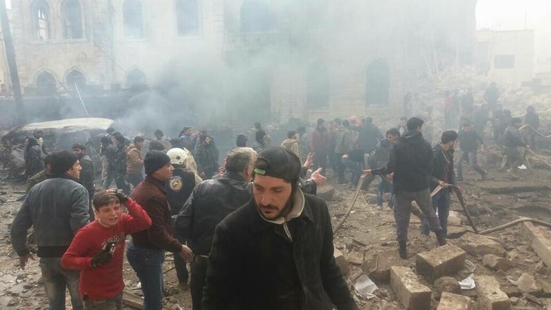 Hien truong danh bom rung chuyen Aleppo, 110 nguoi thuong vong-Hinh-4