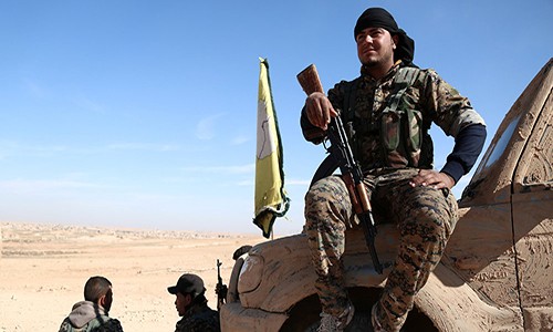 My ngung cap vu khi cho nguoi Kurd tai chiem Raqqa