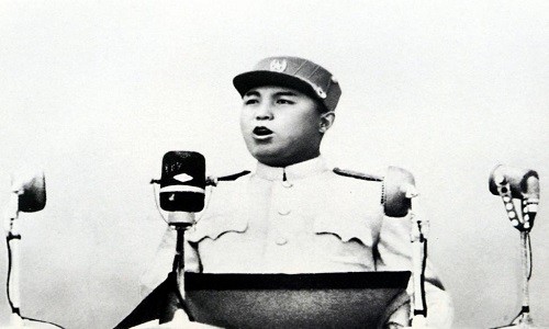Chum anh Chu tich Kim Il-sung va con chau day quyen luc