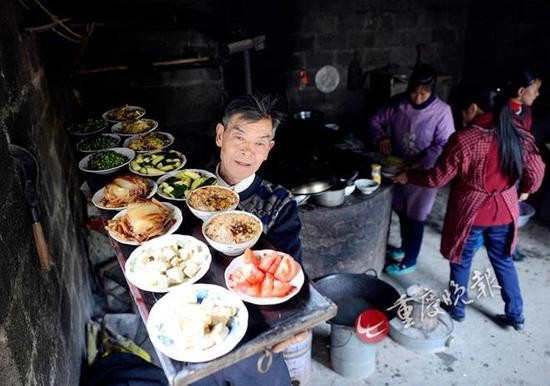 Nguong mo chuyen tinh doi vo chong 100 tuoi o Trung Quoc-Hinh-6