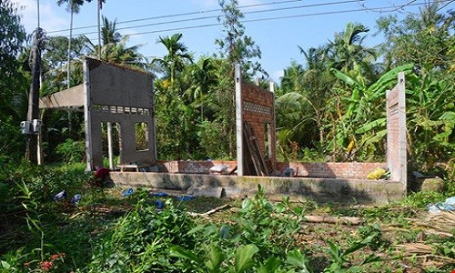 Doi nam nu chet o via he: Co gai co hoan canh eo le