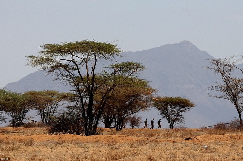 Anh: Linh Anh kho luyen giua nang nong 40 do o Kenya-Hinh-8