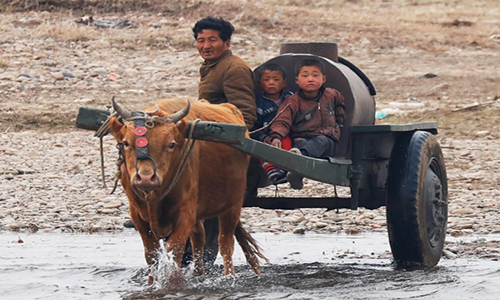 Thon que Trieu Tien ben bo song Ap Luc qua anh Reuters-Hinh-8