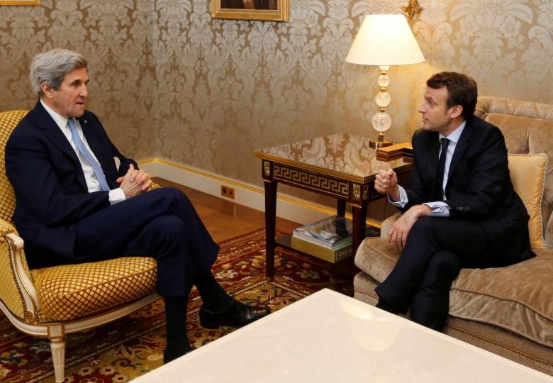 Loat hinh an tuong ve hai ung vien Tong thong Phap Le Pen-Macron-Hinh-8