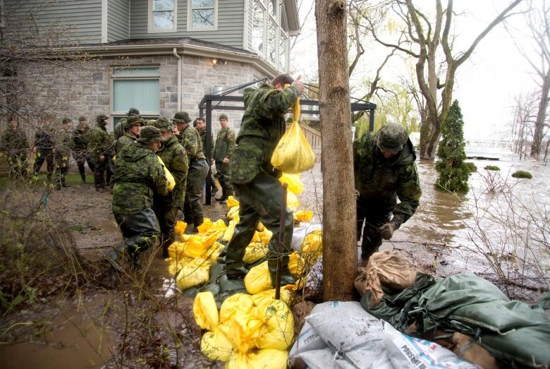 Canh tuong lu lut kinh hoang o Canada-Hinh-3