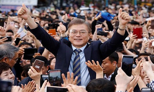 Tong thong Moon Jae-in de cu 4 chuc vu quan trong dau tien