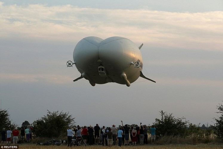 Xem may bay lon nhat the gioi Airlander 10 cat canh-Hinh-10