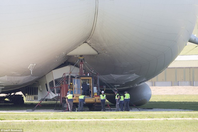 Xem may bay lon nhat the gioi Airlander 10 cat canh-Hinh-3