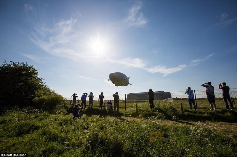 Xem may bay lon nhat the gioi Airlander 10 cat canh-Hinh-7