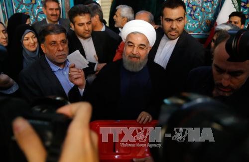 Bau cu Iran: Duong kim Tong thong Hassan Rouhani tai dac cu