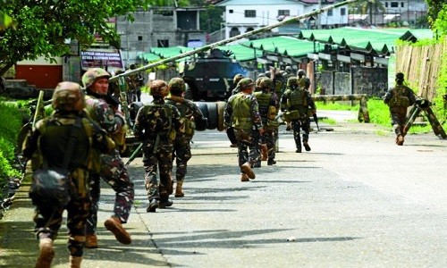 Philippines oanh kich du doi nhom khung bo chiem thanh pho Marawi