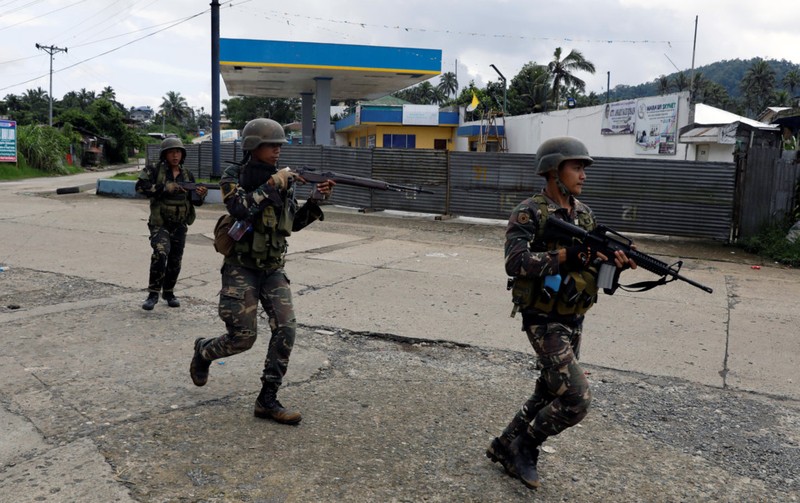 Binh si Philippines gap kho khi doi dau phien quan o Marawi-Hinh-6