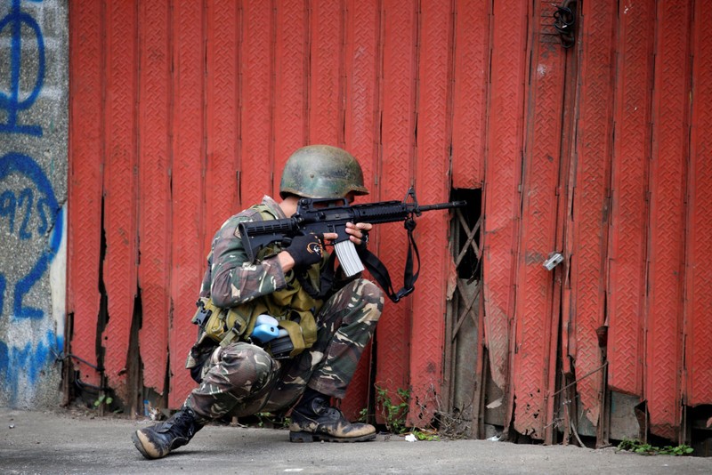 Binh si Philippines gap kho khi doi dau phien quan o Marawi-Hinh-8