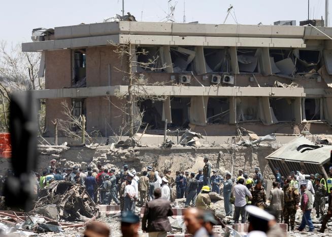 Hien truong danh bom dam mau o Kabul, 430 nguoi thuong vong-Hinh-14