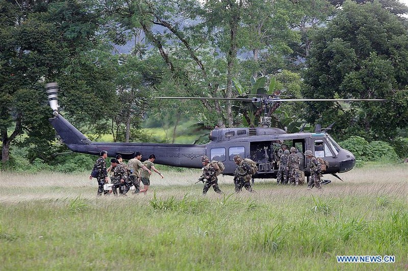 Anh: Philippines dieu quan tiep vien toi thanh pho Marawi danh khung bo-Hinh-14