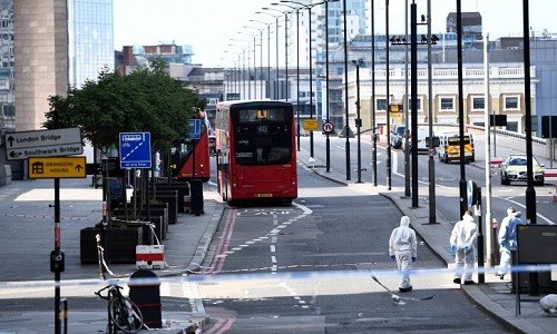 Anh moi nhat sau vu khung bo kinh hoang o London-Hinh-2