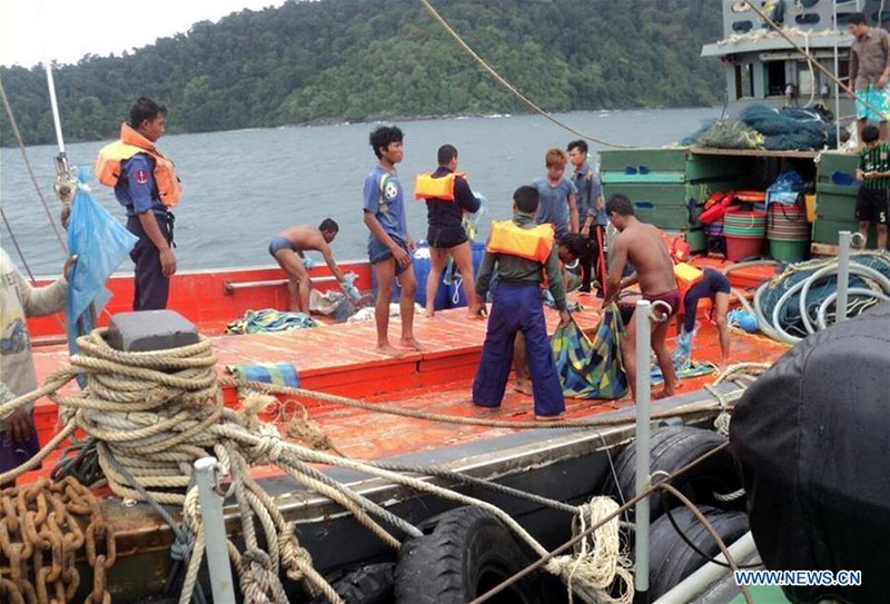 Hinh anh tim kiem nan nhan vu roi may bay o Myanmar-Hinh-2