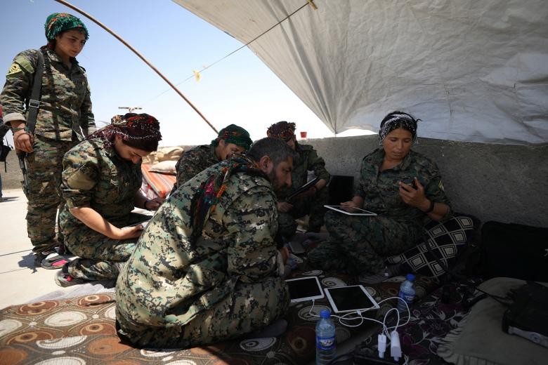 Anh: SDF tong tan cong giai phong “thu phu” IS Raqqa-Hinh-7
