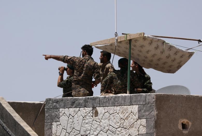 Anh: SDF tong tan cong giai phong “thu phu” IS Raqqa-Hinh-8