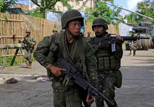 Chum anh Quan doi Philippines truy lung khung bo o Marawi