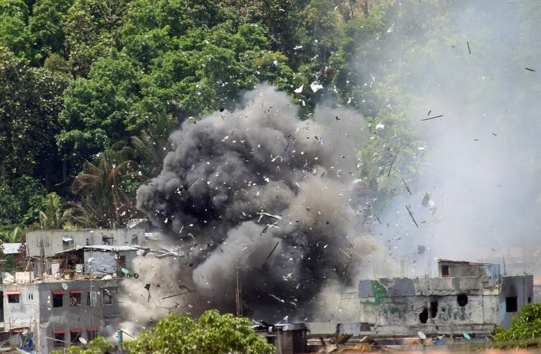 Anh: Quan doi Philippines tan cong khung bo o Marawi-Hinh-4