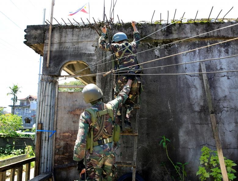 Anh: Quan doi Philippines tan cong khung bo o Marawi-Hinh-5