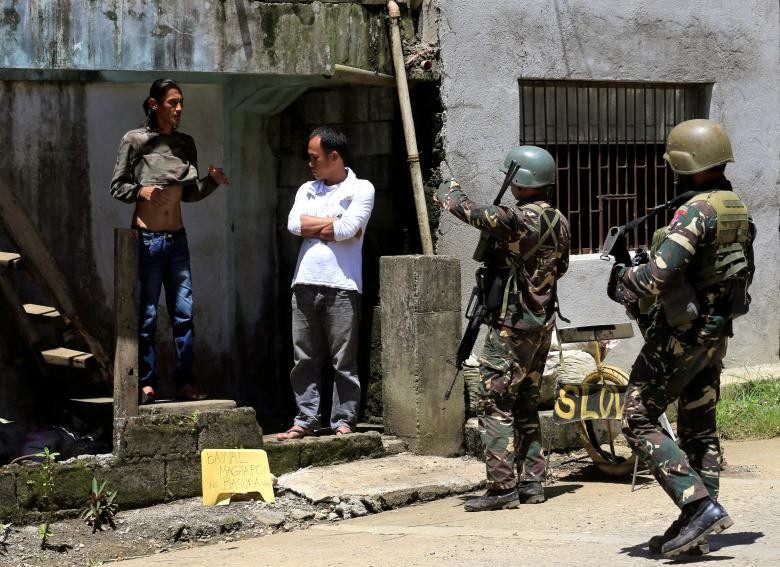 Anh: Quan doi Philippines tan cong khung bo o Marawi-Hinh-9