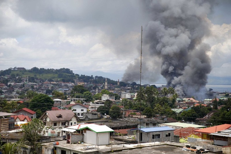 Quan doi Philippines sap “nghien nat” phien quan than IS o Marawi