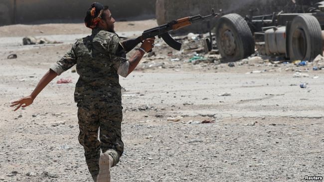 Anh: Giao tranh ac liet, thuong dan Syria lu luot roi Raqqa-Hinh-11
