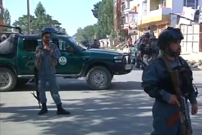 Video danh bom xe kinh hoang tai Kabul, 35 nguoi chet