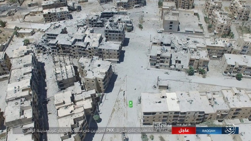 Kinh hoang phien quan IS danh bom lieu chet o Raqqa-Hinh-2