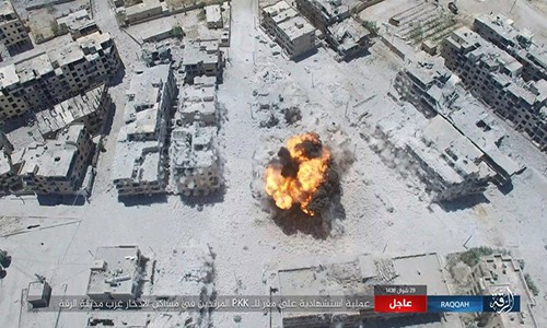 Kinh hoang phien quan IS danh bom lieu chet o Raqqa-Hinh-4