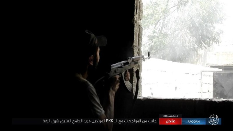 Kinh hoang IS bat tre em danh bom lieu chet o Raqqa-Hinh-5