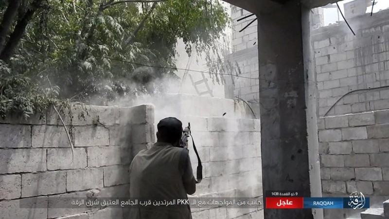 Kinh hoang IS bat tre em danh bom lieu chet o Raqqa-Hinh-6