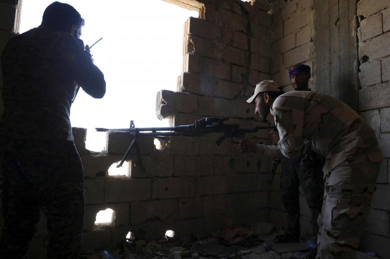 Anh: SDF doc suc danh IS tai “thu phu” Raqqa-Hinh-7